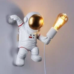 Applique Per Astronauti "Conrad". Colore Bianco -Negozio Di Illuminazione Per La Casa Alla Moda 41983923 4