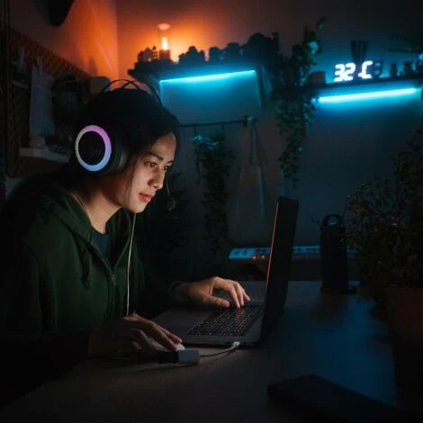 B.K.Licht Striscia LED 3m, Cambio Colori RGB Con Telecomando, Dimmerabile, Adesiva, Accorciabile, Nastro Luminoso LED, Alimentatore Spina Europea, Bianca, Per Interni IP20 5 B.K.Licht Striscia LED 3m, Cambio Colori RGB Con Telecomando, Dimmerabile, Adesiva, Accorciabile, Nastro Luminoso LED, Alimentatore Spina Europea, Bianca, Per Interni IP20 - immagine 3