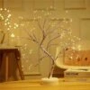 Lampada Da Tavolo Per Albero Bonsai 108 LED Artificiale In Miniatura Per Albero Di Natale Luce A Batteria/USB Rami Regolabili Per La Decorazione Domestica Delle Vacanze (Bianco Caldo) 1 Lampada Da Tavolo Per Albero Bonsai 108 LED Artificiale In Miniatura Per Albero Di Natale Luce A Batteria/USB Rami Regolabili Per La Decorazione Domestica Delle Vacanze (Bianco Caldo) -Negozio Di Illuminazione Per La Casa Alla Moda 98126785 1
